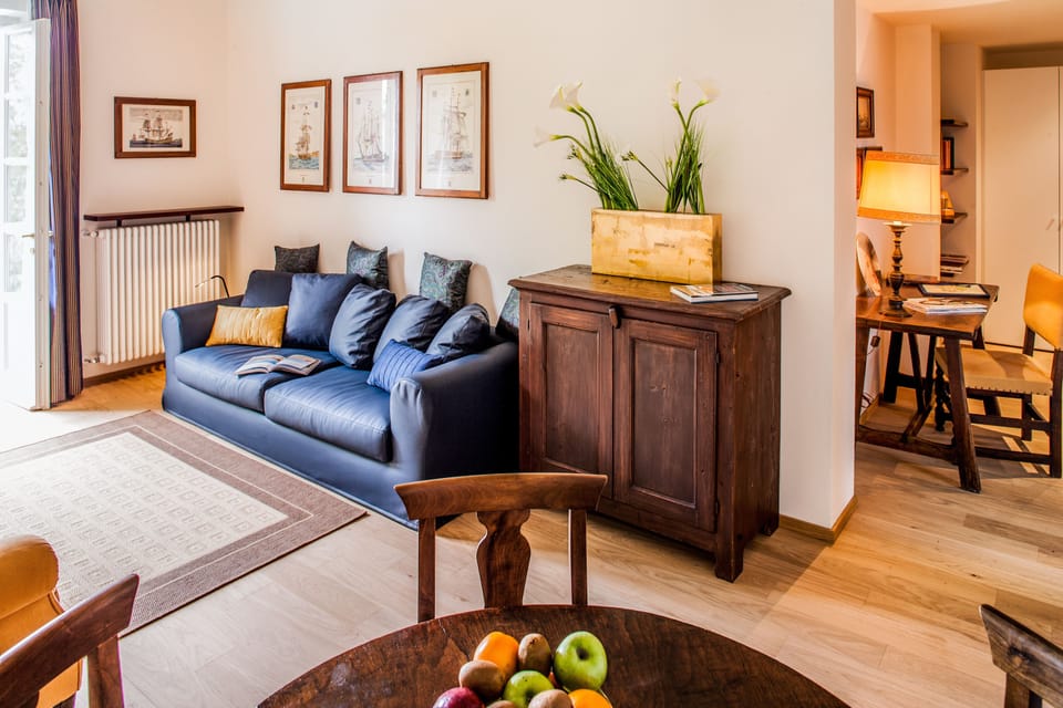 Basic Suite | Minibar, in-room safe, desk, blackout drapes