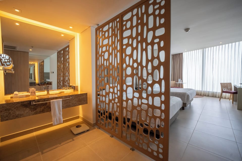 Standard Room, 2 Twin Beds | Premium bedding, in-room safe, desk, laptop workspace