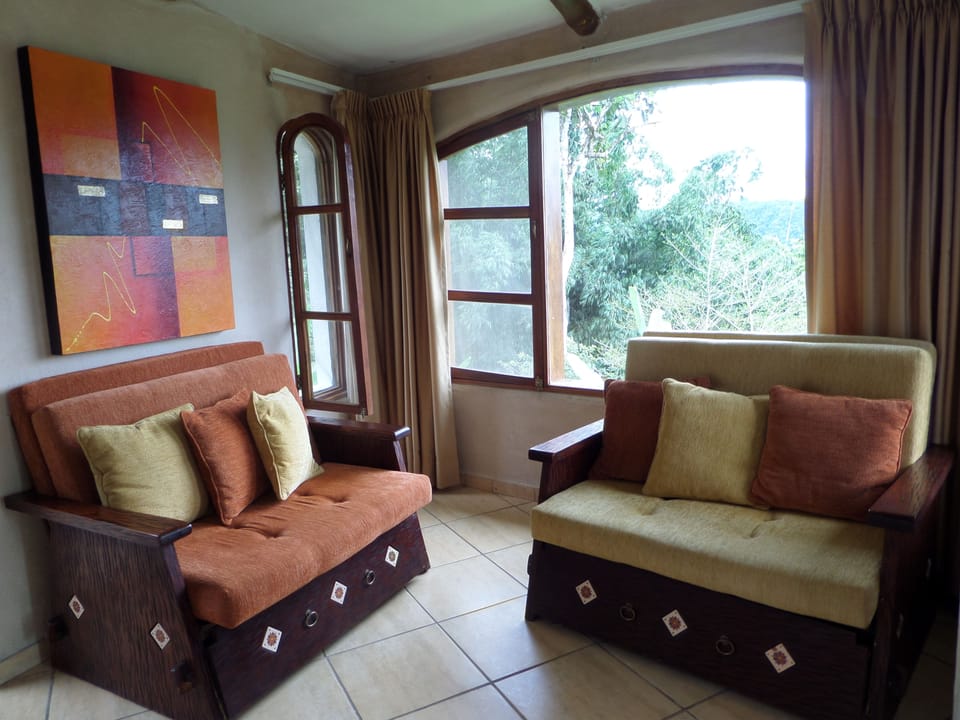 Suite | Living room | Flat-screen TV