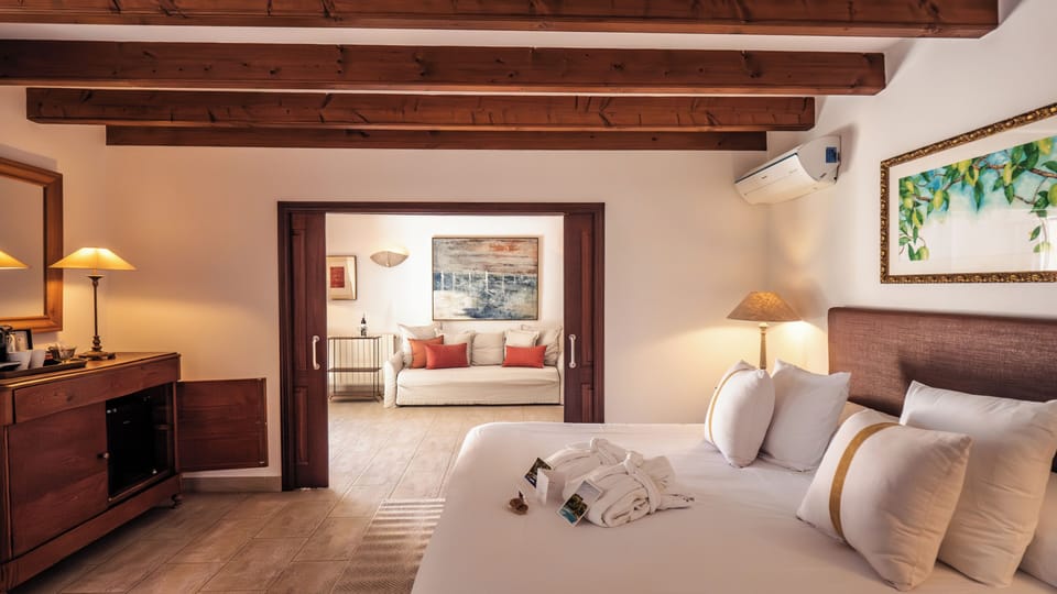 Suite (Gardens) | Minibar, in-room safe, desk, soundproofing