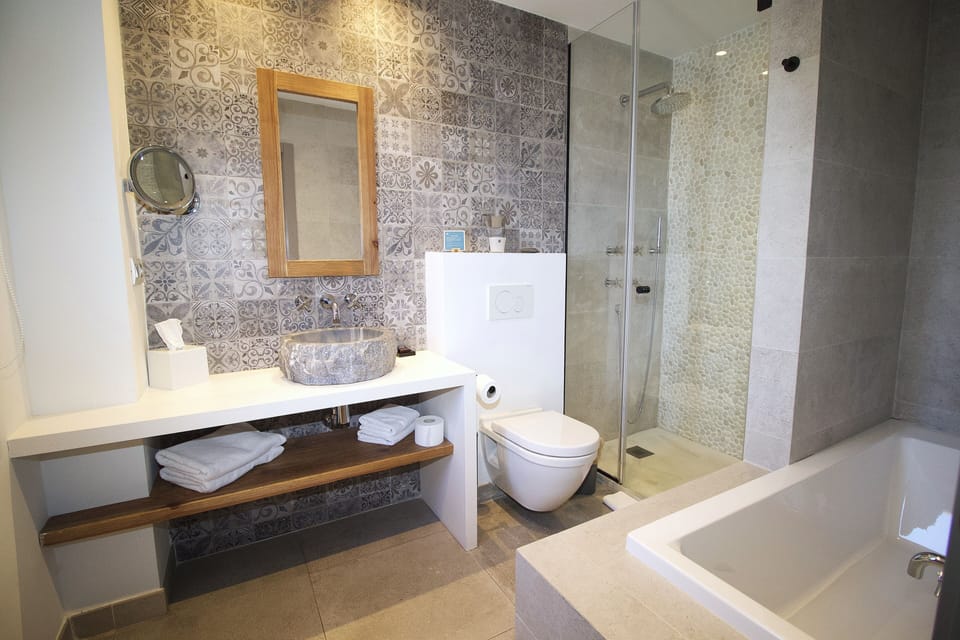 Superior Apartment, 1 Bedroom, Mountain View, Annex Building | Pillowtop beds, minibar, in-room safe, individually furnished