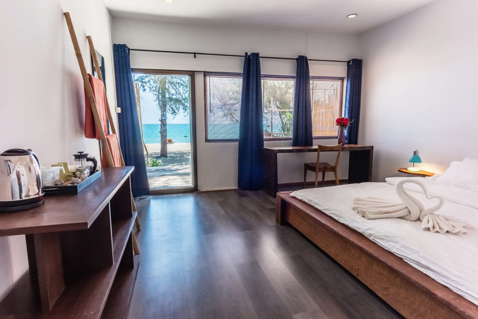 Exclusive Bungalow, 1 King Bed, Patio, Beachside | View from room