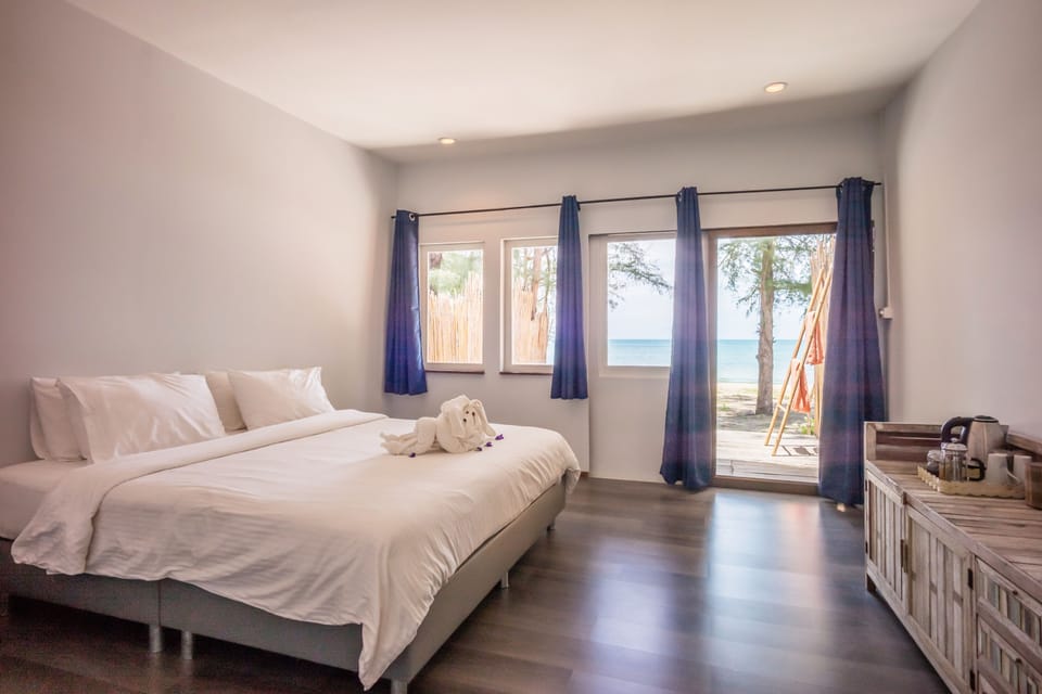 Exclusive Bungalow, 1 King Bed, Patio, Beachside | Beach/ocean view