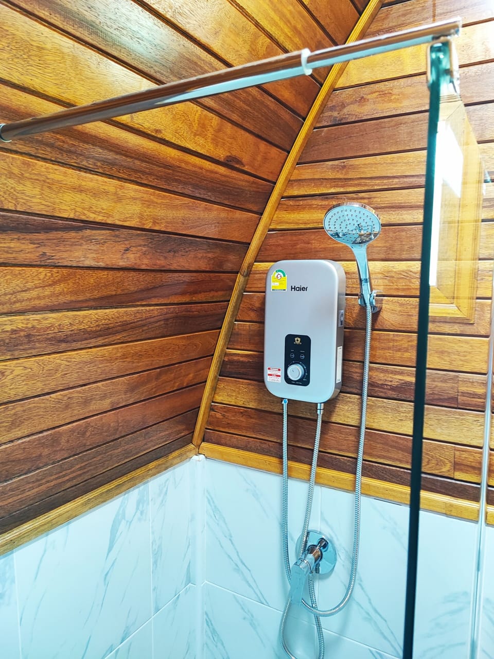 Cabin | Bathroom | Shower, free toiletries, towels, soap
