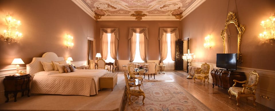 Historical Suite | Hypo-allergenic bedding, minibar, in-room safe, individually decorated