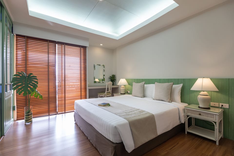 Suite, 1 Bedroom | In-room safe, desk, blackout drapes, iron/ironing board