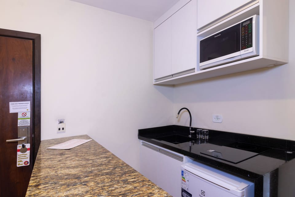 Apartamento Luxo Duplo Solteiro  | 1 bedroom, minibar, in-room safe, desk