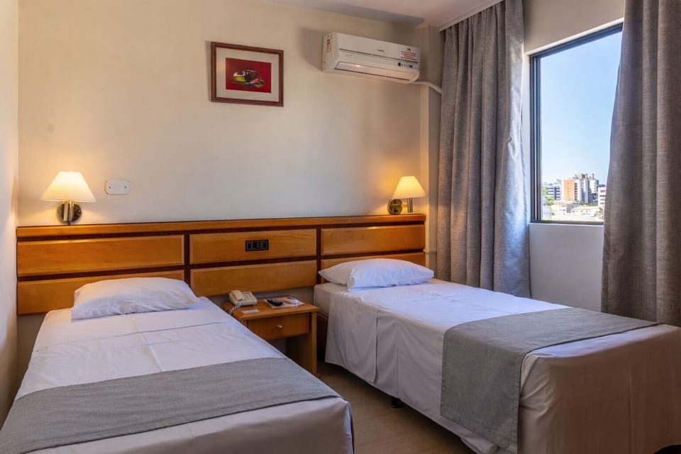 Apartamento Luxo Duplo Solteiro  | 1 bedroom, minibar, in-room safe, desk