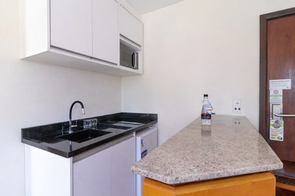Apartamento Luxo Duplo Casal | Private kitchen | Microwave