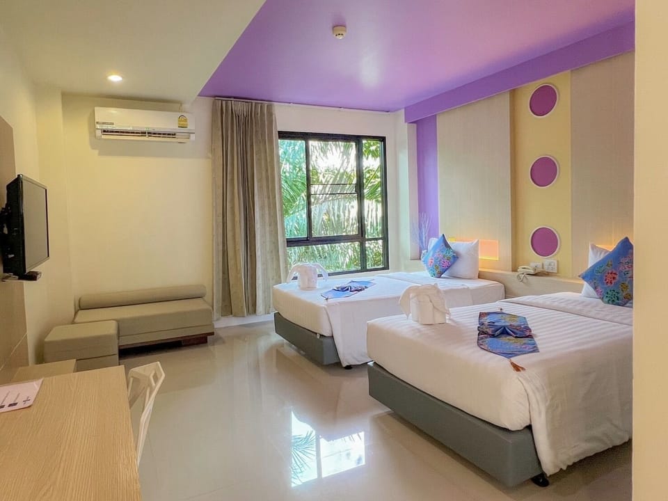 Superior Twin Room | Minibar, desk, WiFi (free)