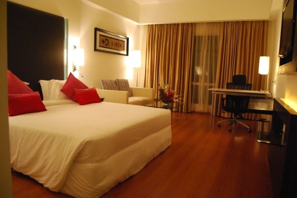 Premium bedding, minibar, in-room safe, desk