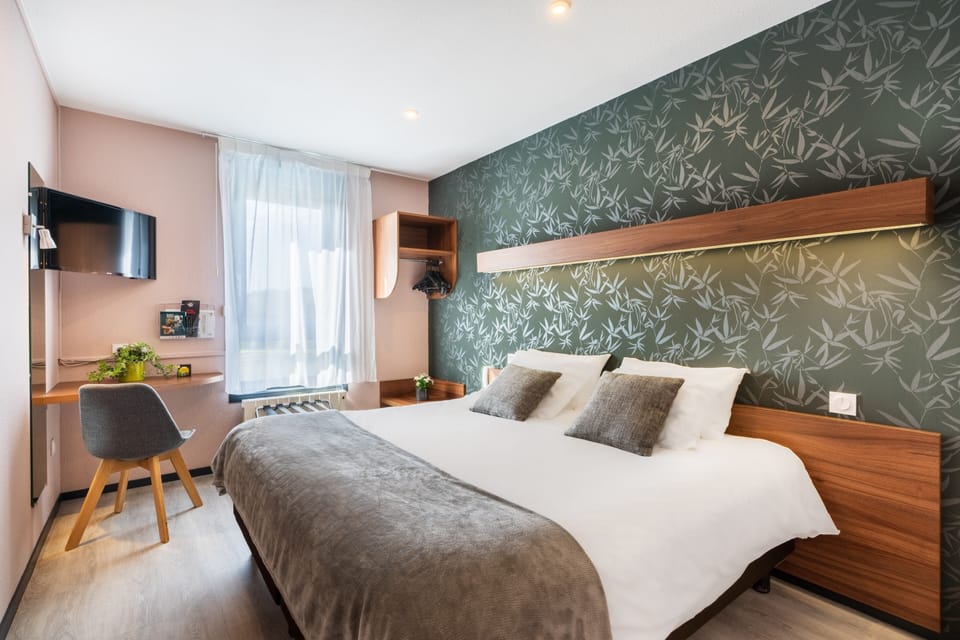 Superior Garden Room | Desk, blackout drapes, iron/ironing board, free WiFi