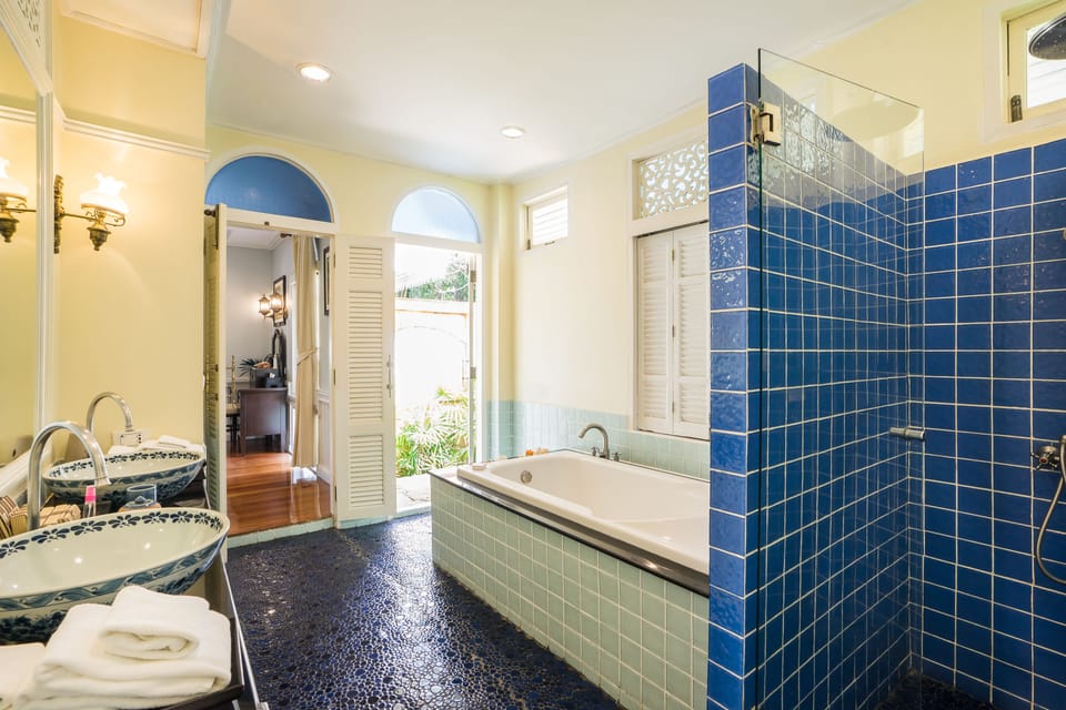 Villa 1 Bedroom | Bathroom | Separate tub and shower, free toiletries, hair dryer, slippers