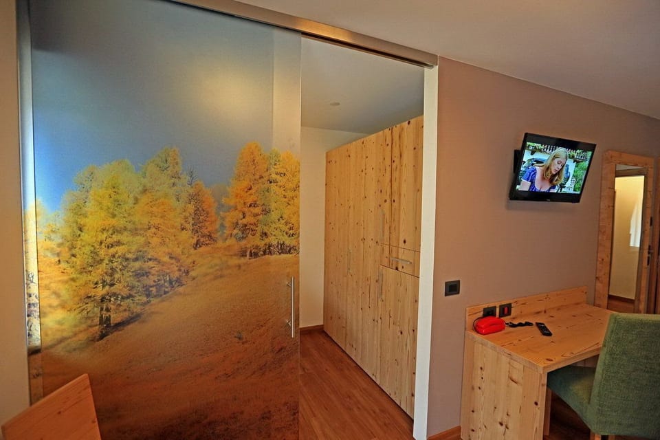 Junior Suite | Living area | Flat-screen TV