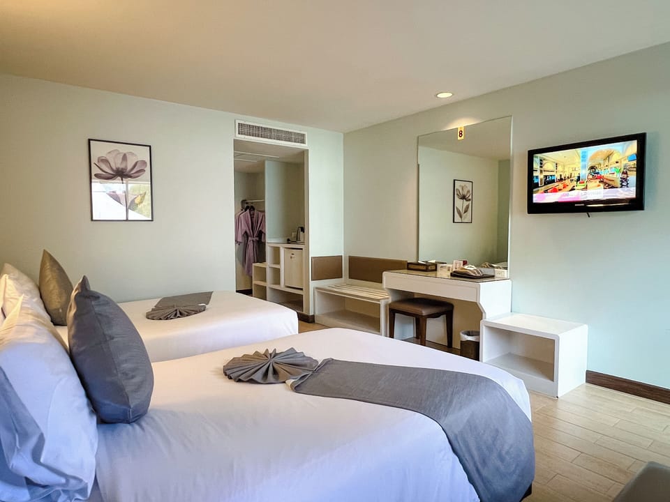 Superior Room | In-room safe, free cribs/infant beds, free WiFi, bed sheets