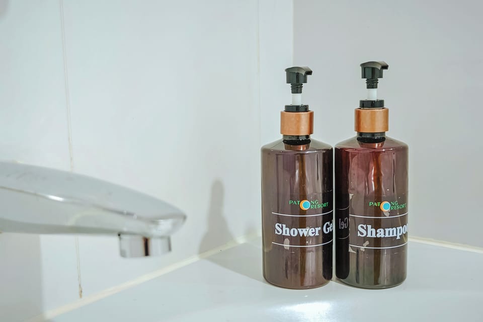 Superior Room | Bathroom | Free toiletries, hair dryer, bathrobes, slippers