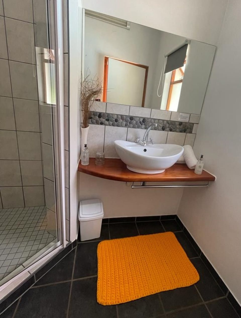 Standard Double Room | Bathroom | Shower, free toiletries, hair dryer, towels