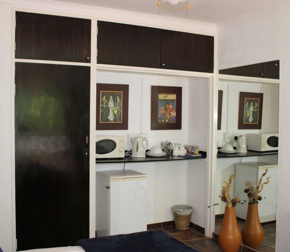 Honeymoon / Prime Executive  | Desk, laptop workspace, WiFi (free), bed sheets