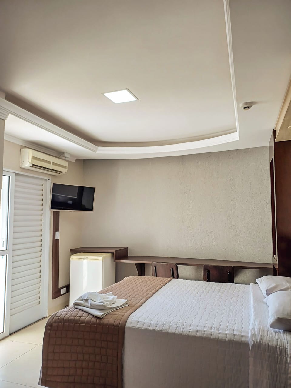 Triple Room, Multiple Beds, City View | Minibar, in-room safe, desk, free WiFi