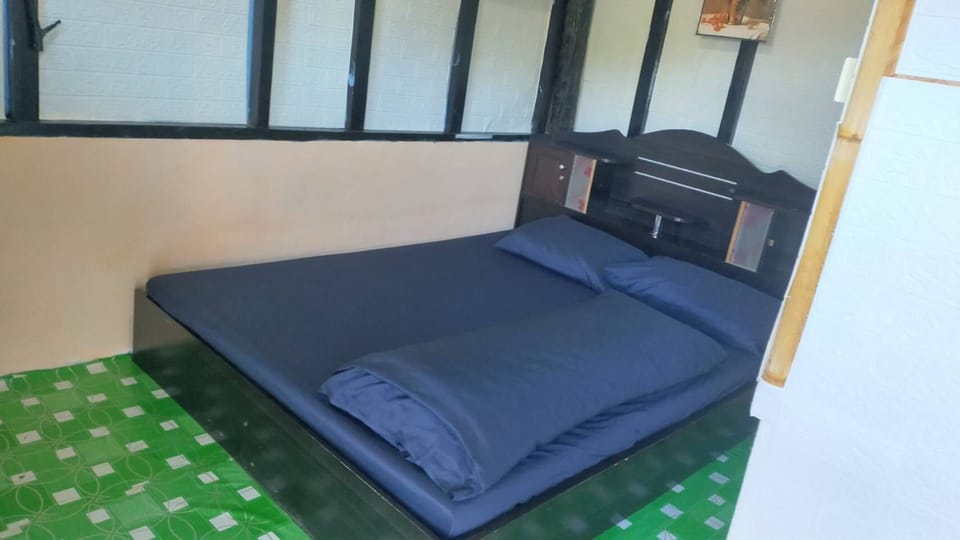 Standard Room | Desk, rollaway beds, free WiFi