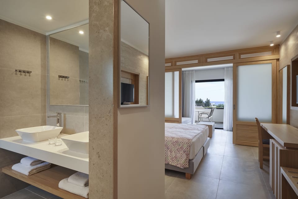 Family Room Sliding Door Sea View | Individually furnished, free WiFi, bed sheets