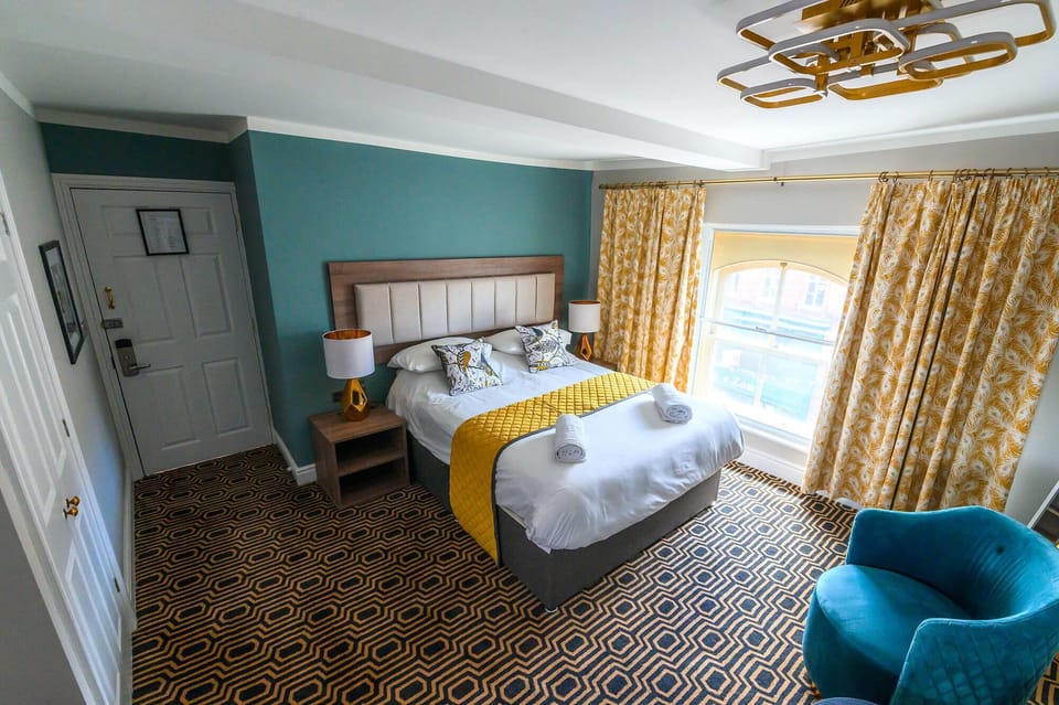 Club Double or Twin Room, 1 Double Bed, Non Smoking | Desk, free WiFi, bed sheets