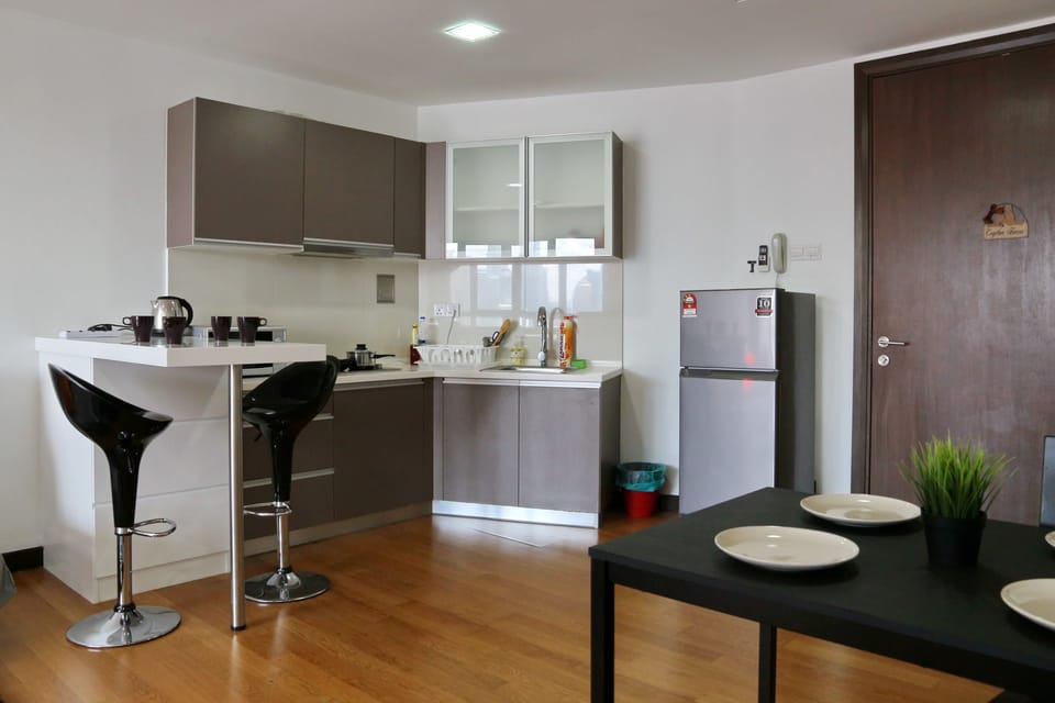 Studio (KLCC View) | Private kitchenette | Full-size fridge, microwave, stovetop, dishwasher