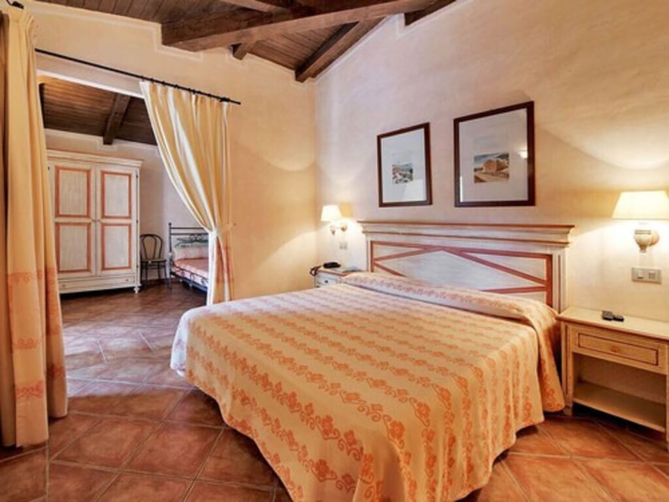 Classic Room | Minibar, in-room safe, free WiFi, bed sheets