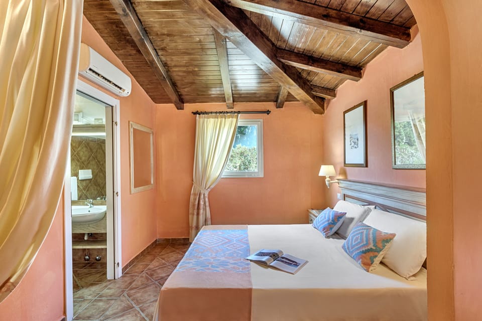 Superior Room | Minibar, in-room safe, free WiFi, bed sheets