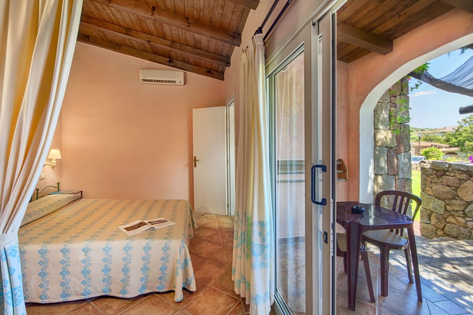 Classic Room | Minibar, in-room safe, free WiFi, bed sheets