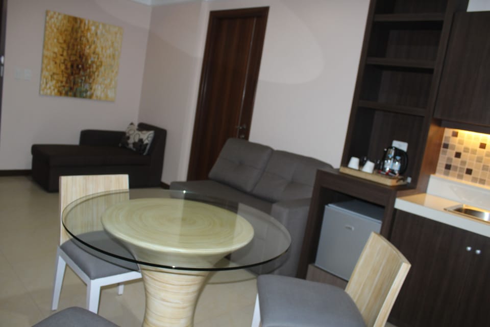 Suite | In-room dining