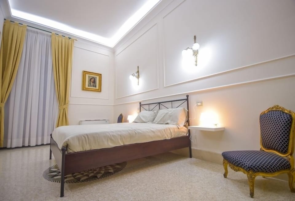 Luxury Suite, Kitchenette, City View | 1 bedroom, minibar, desk, soundproofing