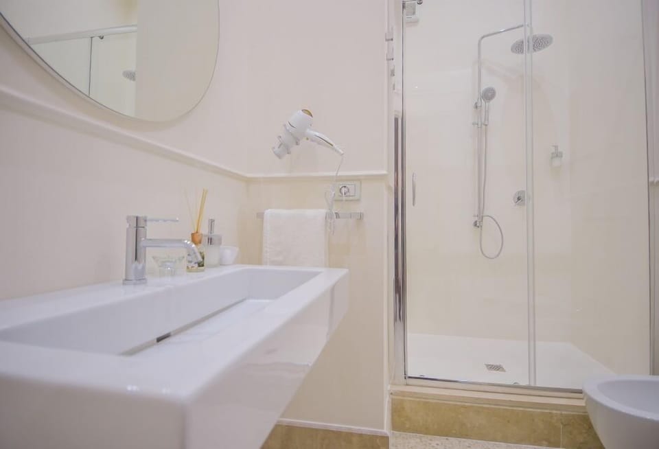Standard Double Room | Bathroom | Shower, free toiletries, hair dryer, bathrobes
