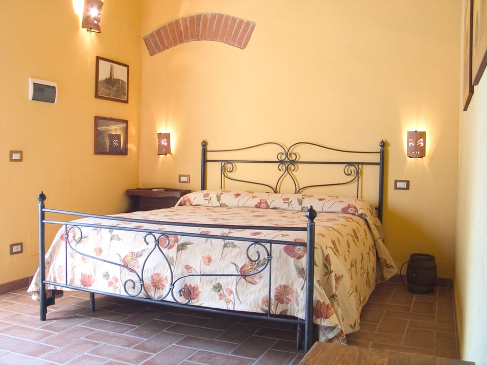 Classic Room, 1 Double Bed, Garden Area | Premium bedding, free cribs/infant beds, rollaway beds, bed sheets