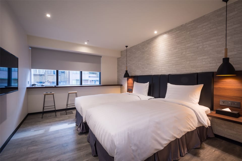 Deluxe Twin Room | Minibar, in-room safe, individually decorated, desk
