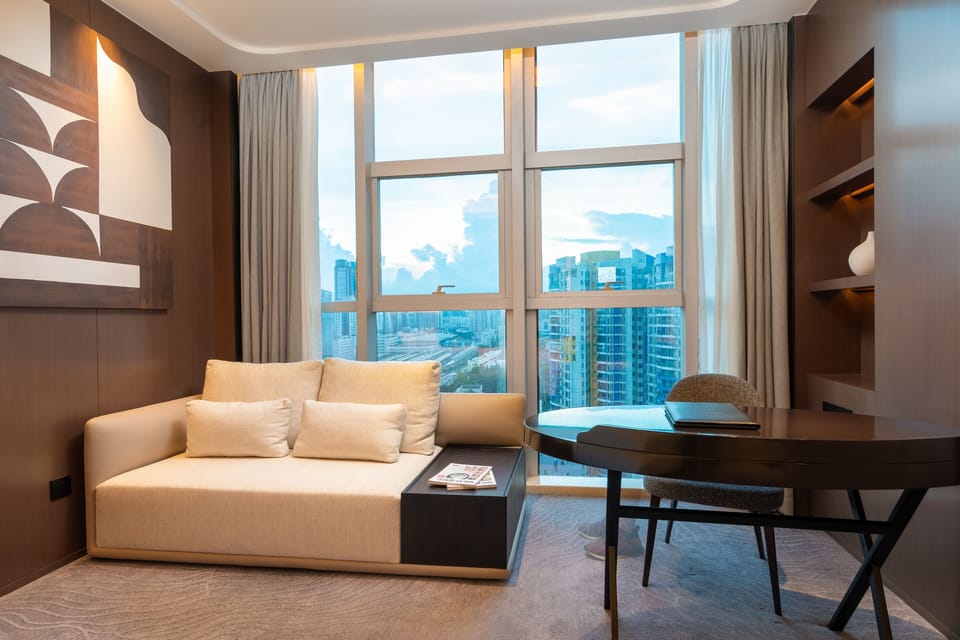 Executive Deluxe King Room | Minibar, in-room safe, desk, blackout drapes