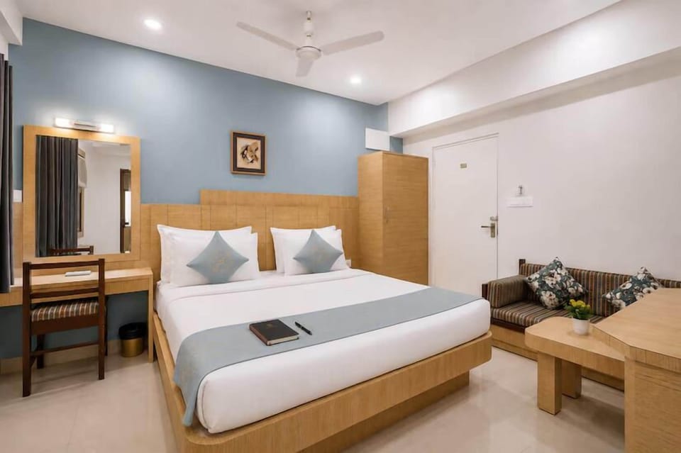 Deluxe Double or Twin Room | Desk, iron/ironing board (on request), WiFi (free)