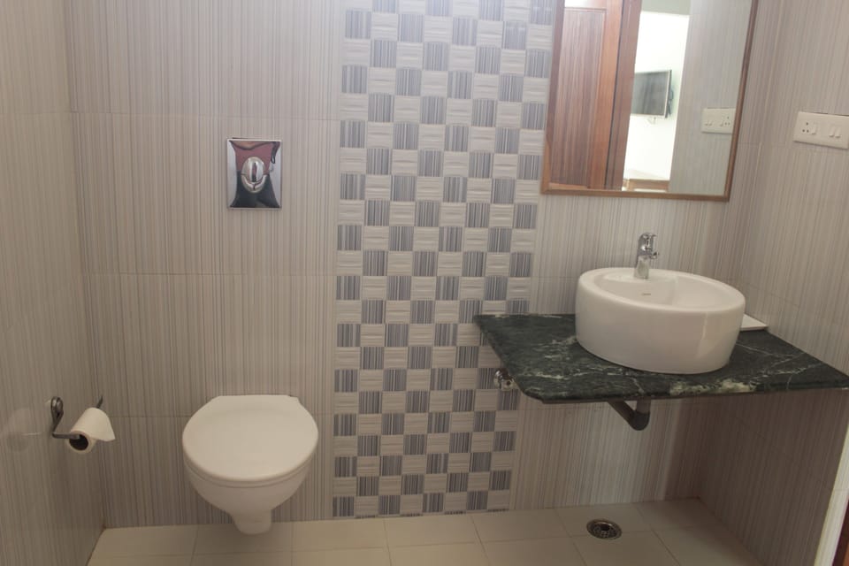 Royal Room, Non Smoking, Hill View | Bathroom | Shower, free toiletries, towels