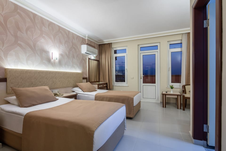 Basic Studio, Balcony | Premium bedding, desk, soundproofing, free cribs/infant beds