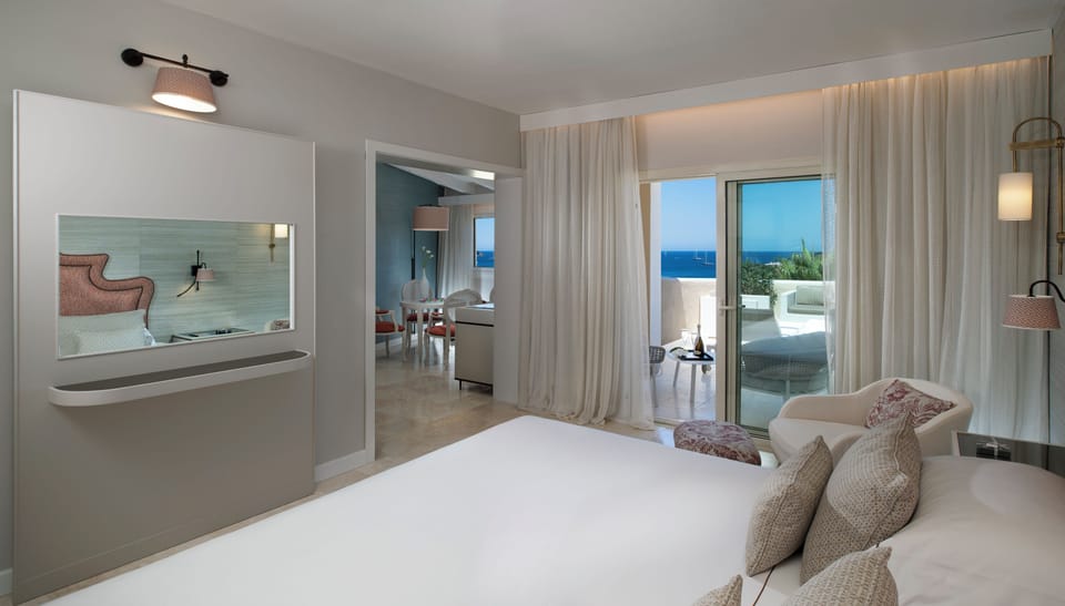 Junior Suite -terrace sea view | Hypo-allergenic bedding, minibar, in-room safe, desk