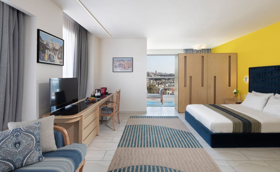 Suite | In-room safe, desk, soundproofing, free WiFi