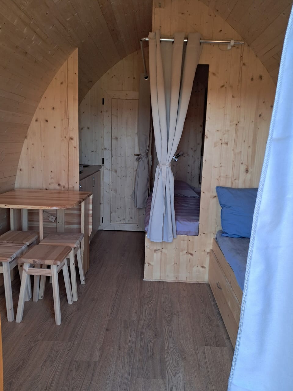 Standard Cabin | Individually decorated, individually furnished, blackout drapes