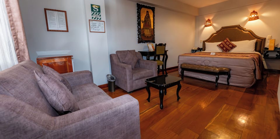 Junior Room | 1 bedroom, minibar, in-room safe, desk