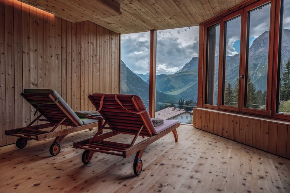 Sauna, steam room, body treatments, aromatherapy, hot stone massages