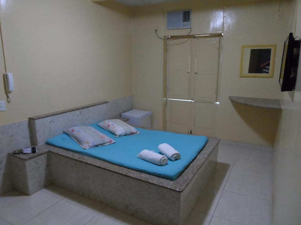 Minibar, iron/ironing board, free WiFi