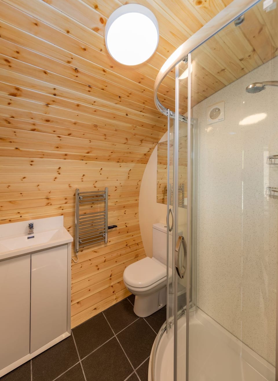 Family Cabin | Bathroom | Free toiletries, hair dryer, towels