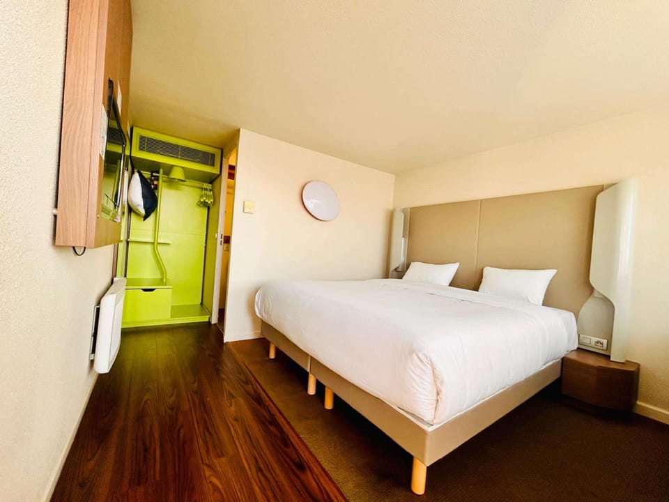 Standard Room, 1 Double Bed | Premium bedding, desk, blackout drapes, soundproofing