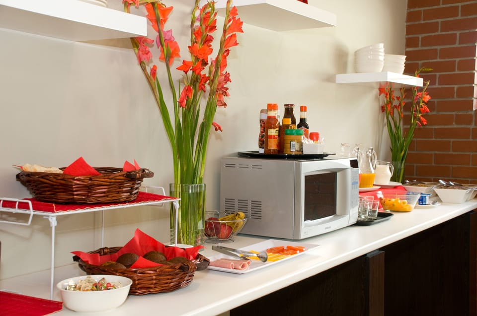 Free daily English breakfast