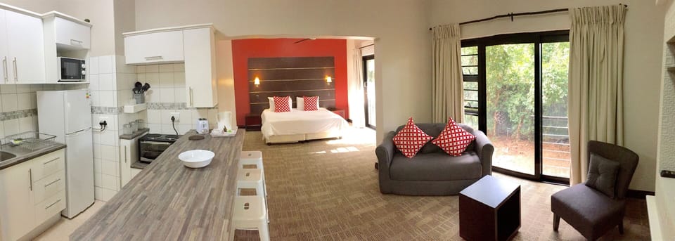 Junior Studio Suite, 1 Bedroom, Kitchen | In-room safe, desk, laptop workspace, free WiFi