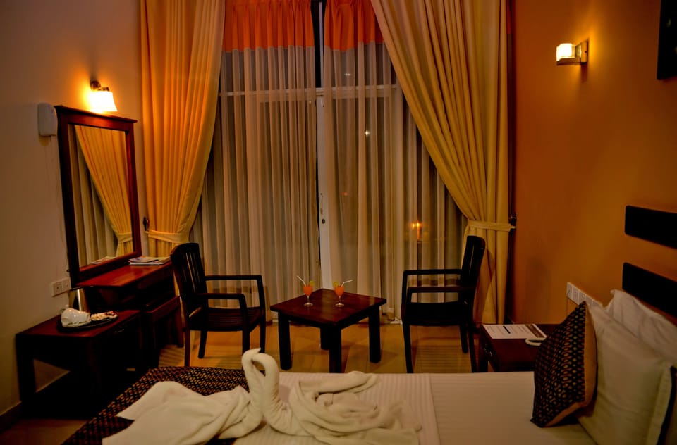 Deluxe Double Room, Pool View | Minibar, in-room safe, desk, soundproofing